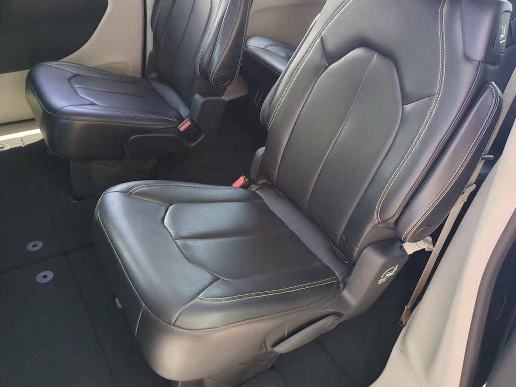 Thumbnail: 2020 Chrysler Voyager - 13