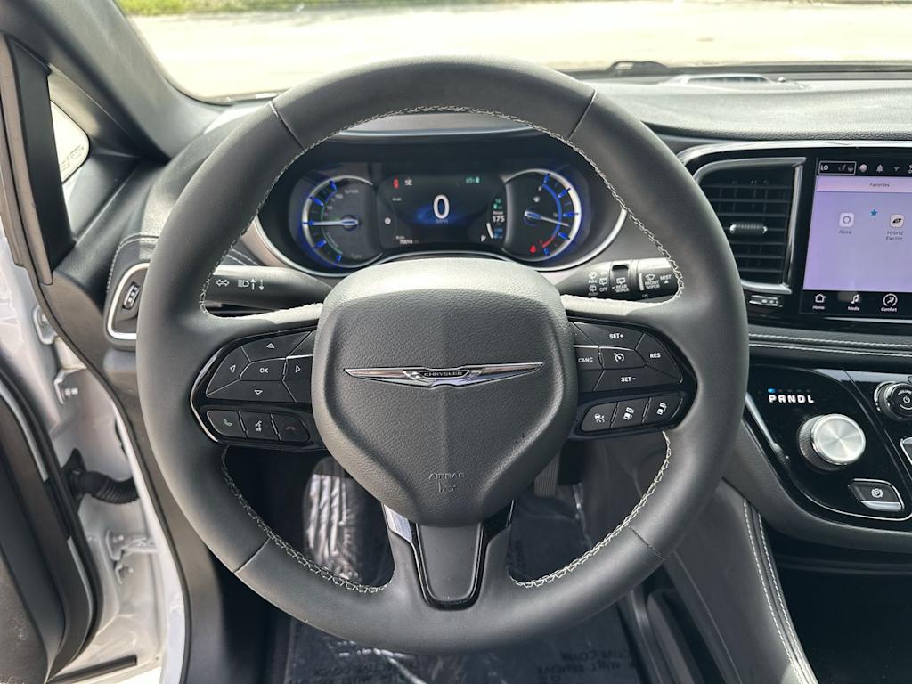 Thumbnail: 2022 Chrysler Pacifica - 10