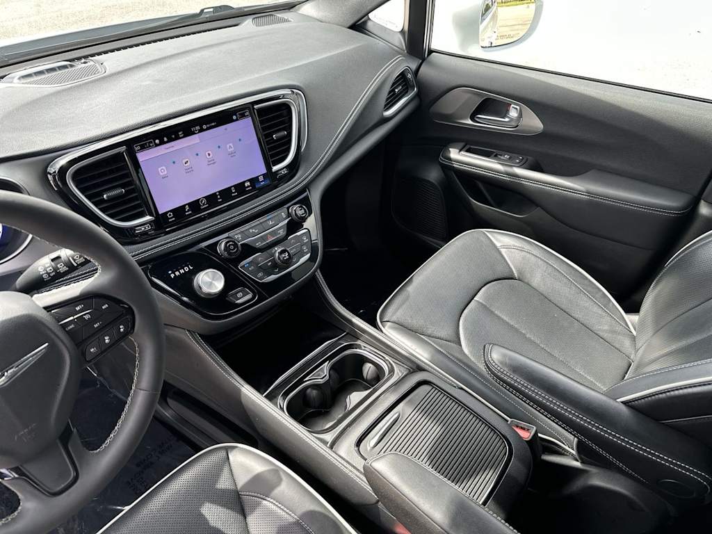 Thumbnail: 2022 Chrysler Pacifica - 14