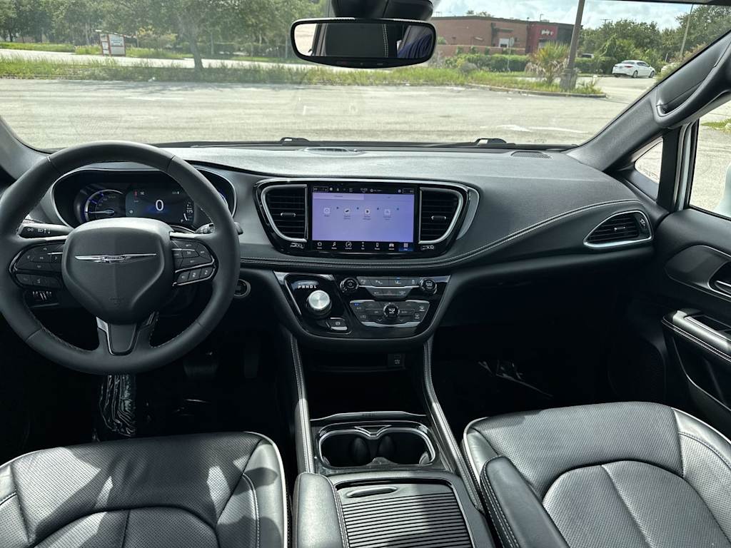 Thumbnail: 2022 Chrysler Pacifica - 2