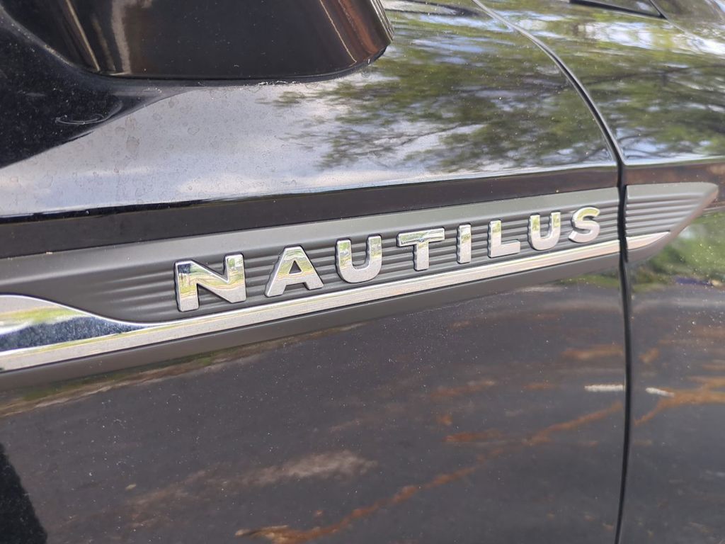 Thumbnail: 2020 Lincoln Nautilus - 25