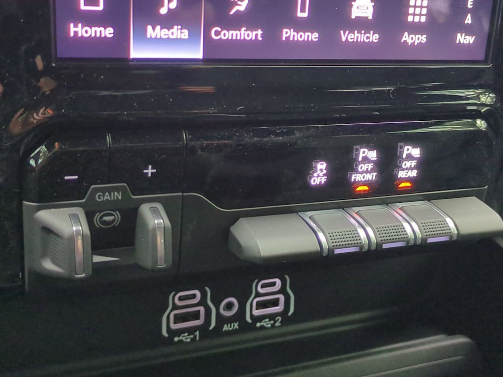 Thumbnail: 2026 RAM 1500 - 25