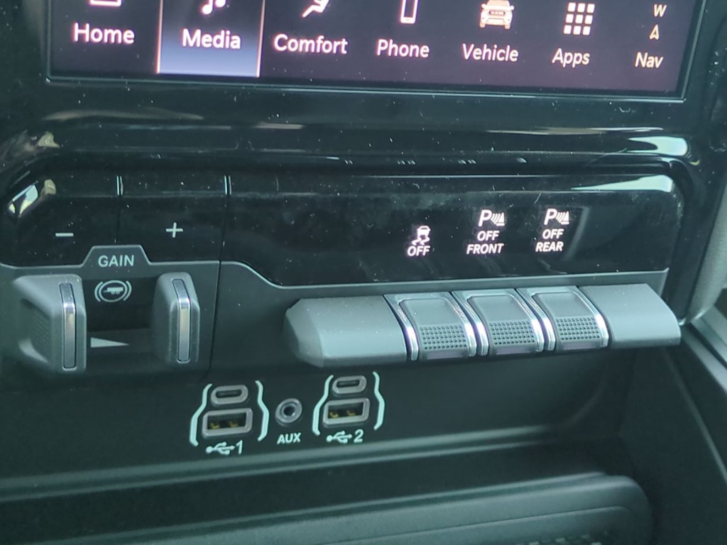 Thumbnail: 2026 RAM 1500 - 25