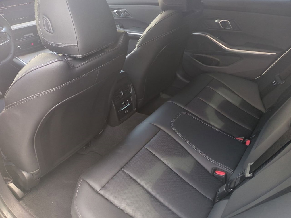 Thumbnail: 2025 BMW 3 Series - 13