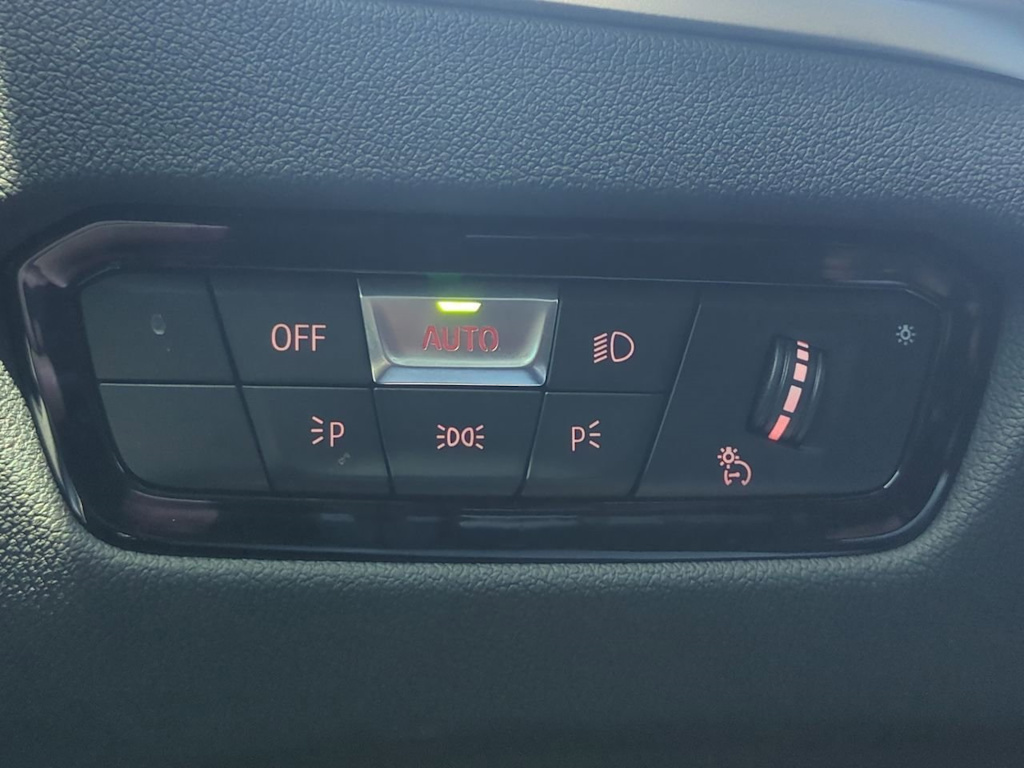 Thumbnail: 2025 BMW 3 Series - 28