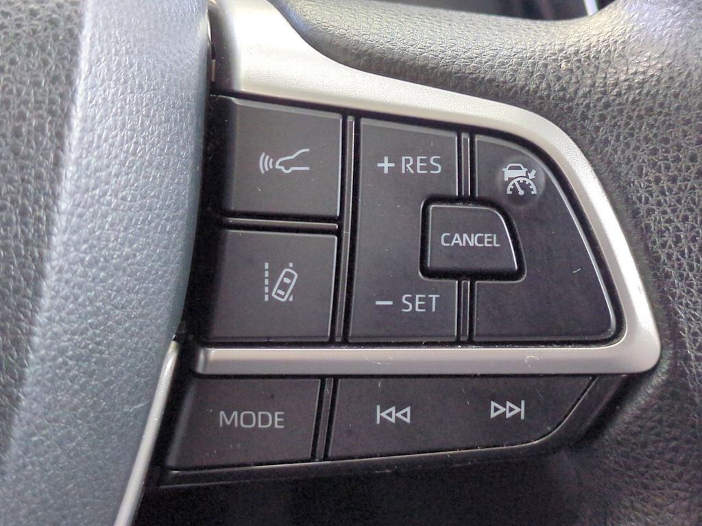 Thumbnail: 2023 Toyota Highlander - 29