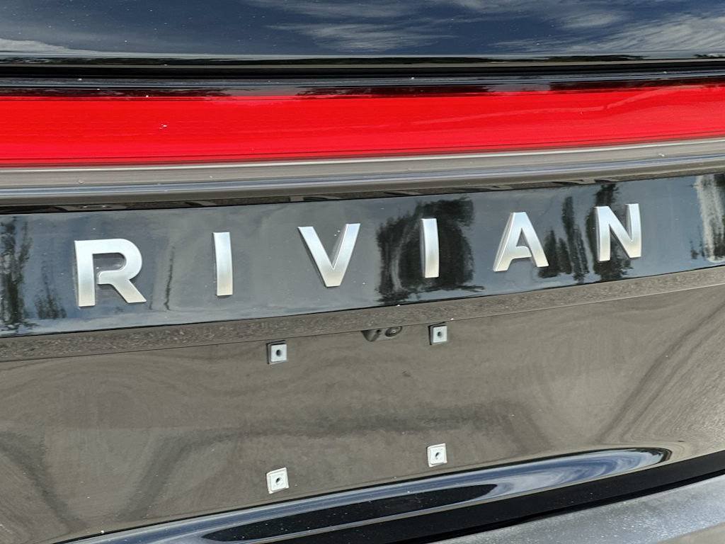 Thumbnail: 2024 Rivian R1S - 7