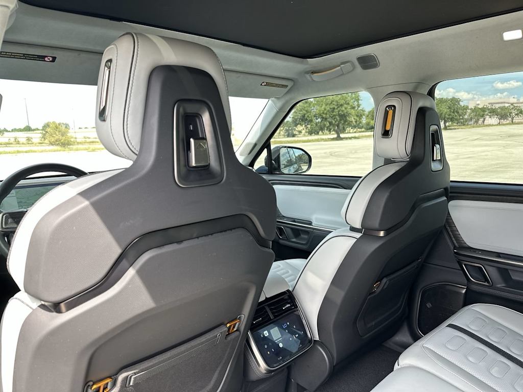 Thumbnail: 2024 Rivian R1S - 21