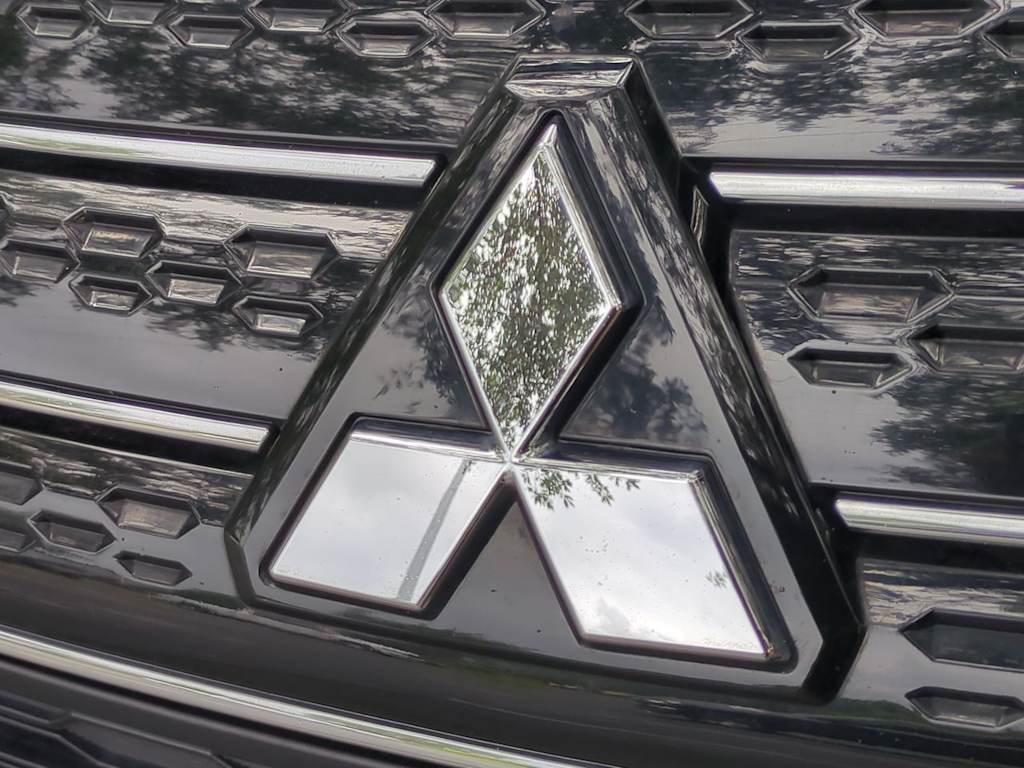 Thumbnail: 2024 Mitsubishi Outlander - 16