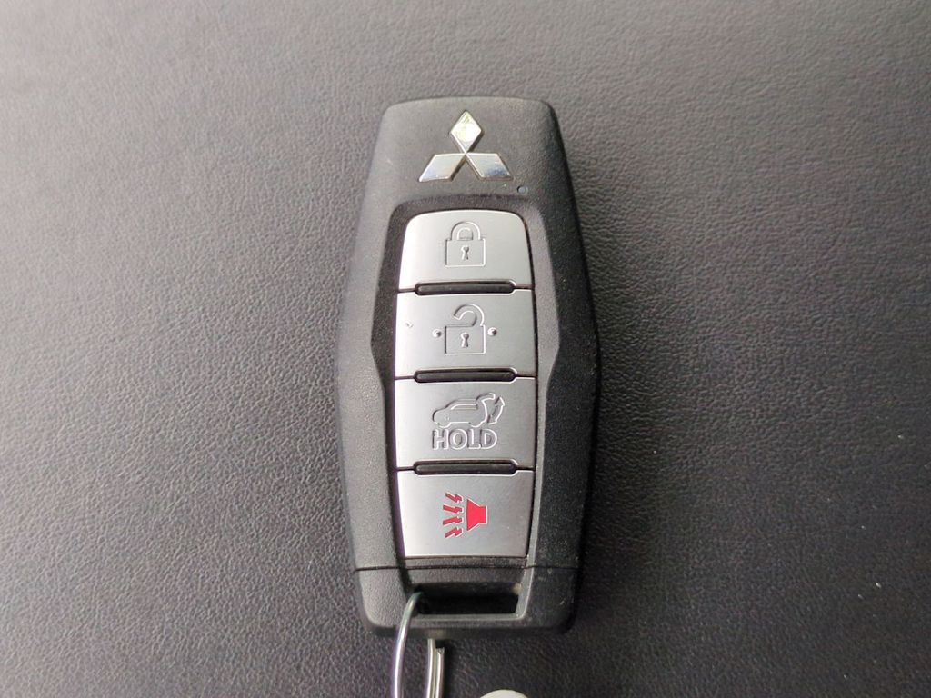 Thumbnail: 2024 Mitsubishi Outlander - 19