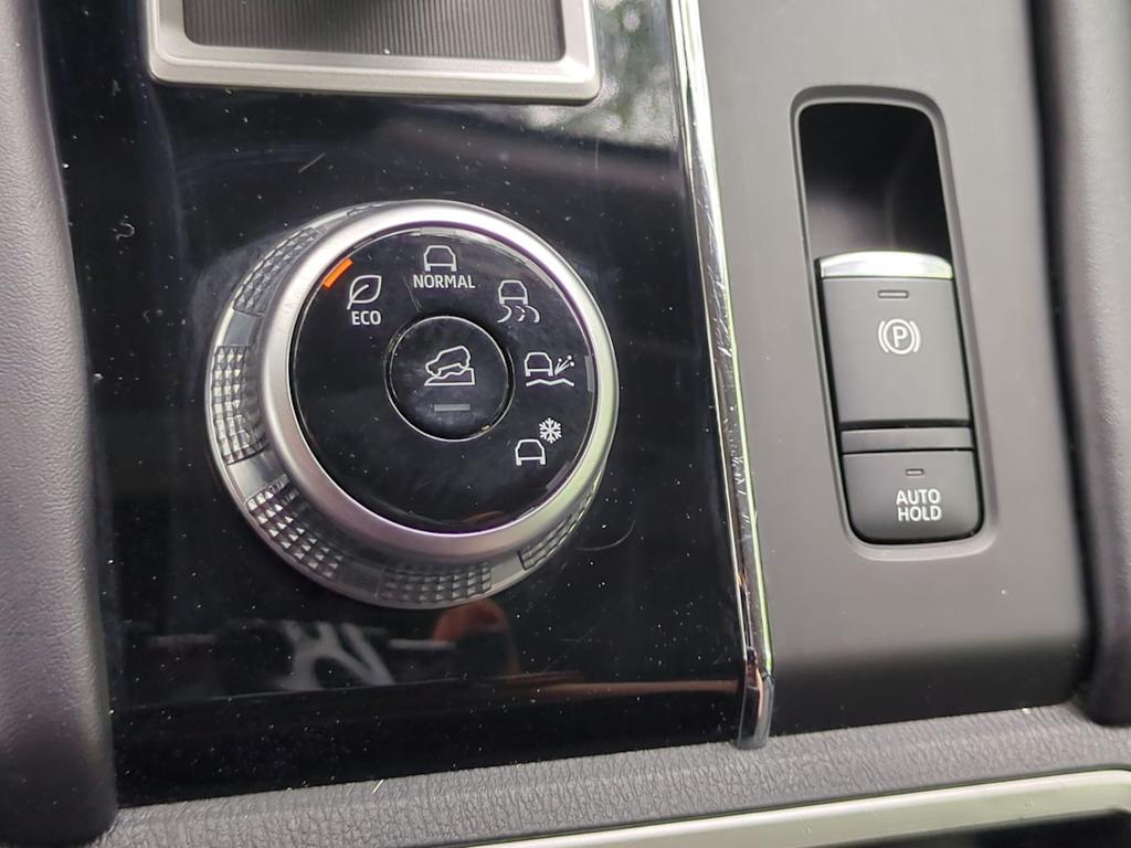 Thumbnail: 2024 Mitsubishi Outlander - 26