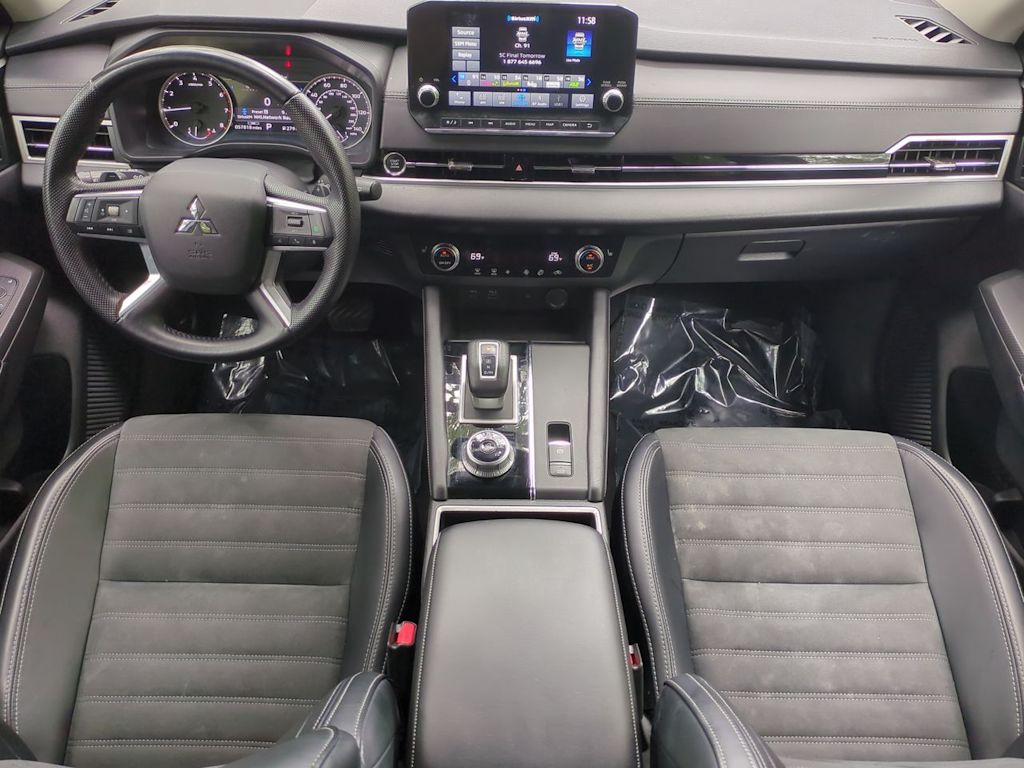 Thumbnail: 2024 Mitsubishi Outlander - 10