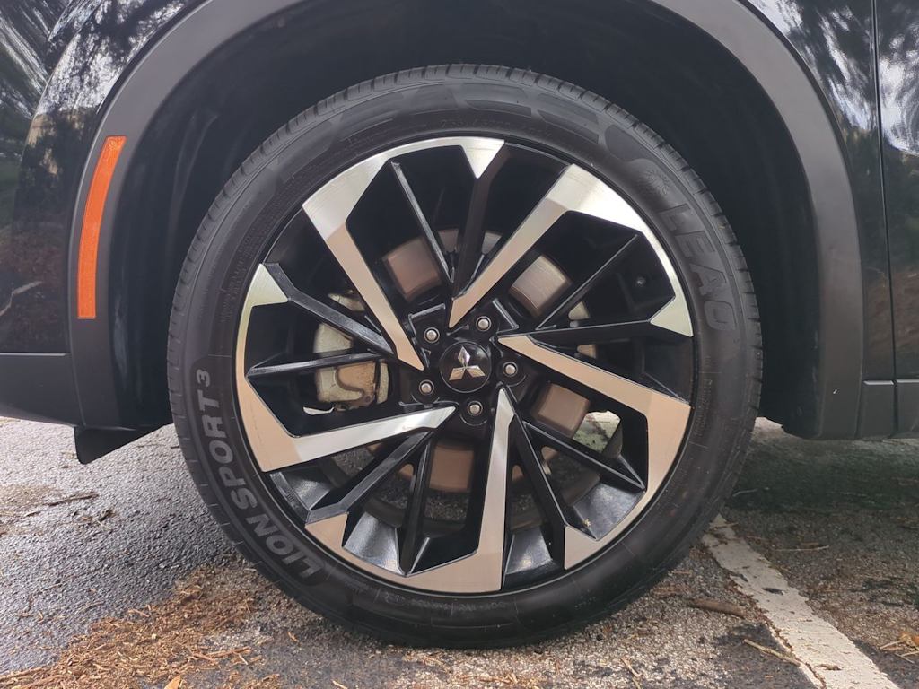 Thumbnail: 2024 Mitsubishi Outlander - 8