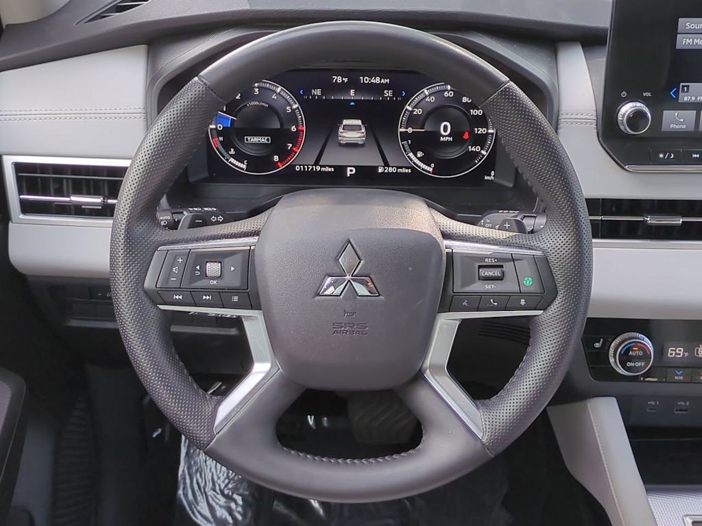 Thumbnail: 2024 Mitsubishi Outlander - 14