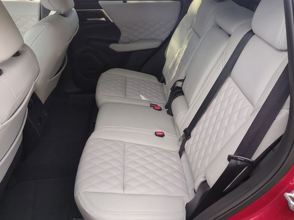 Thumbnail: 2024 Mitsubishi Outlander - 27