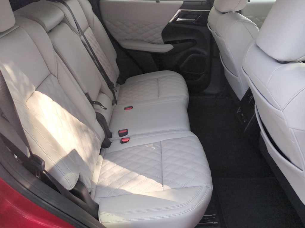 Thumbnail: 2024 Mitsubishi Outlander - 28