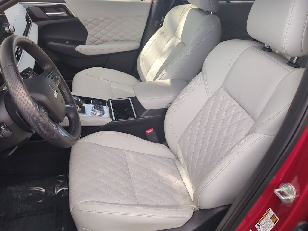 Thumbnail: 2024 Mitsubishi Outlander - 11