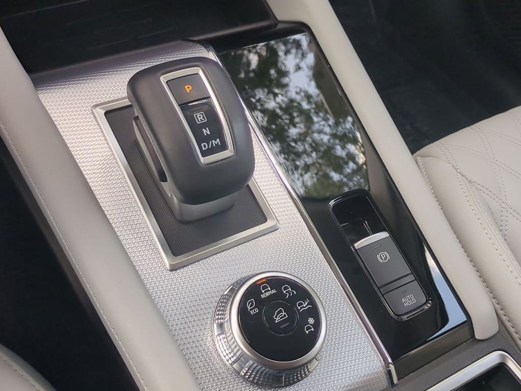 Thumbnail: 2024 Mitsubishi Outlander - 16