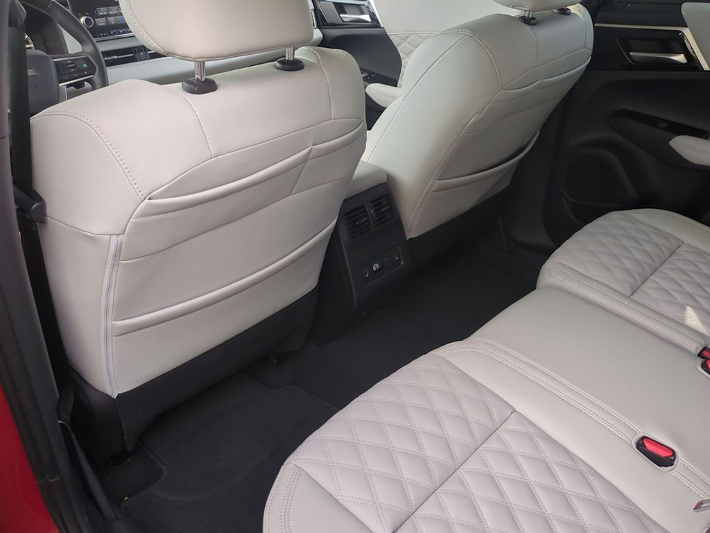 Thumbnail: 2024 Mitsubishi Outlander - 13