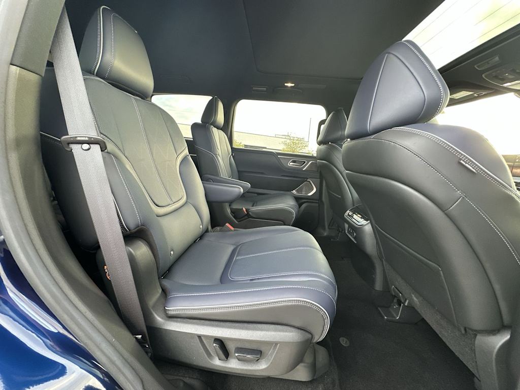 Thumbnail: 2026 INFINITI QX80 - 36