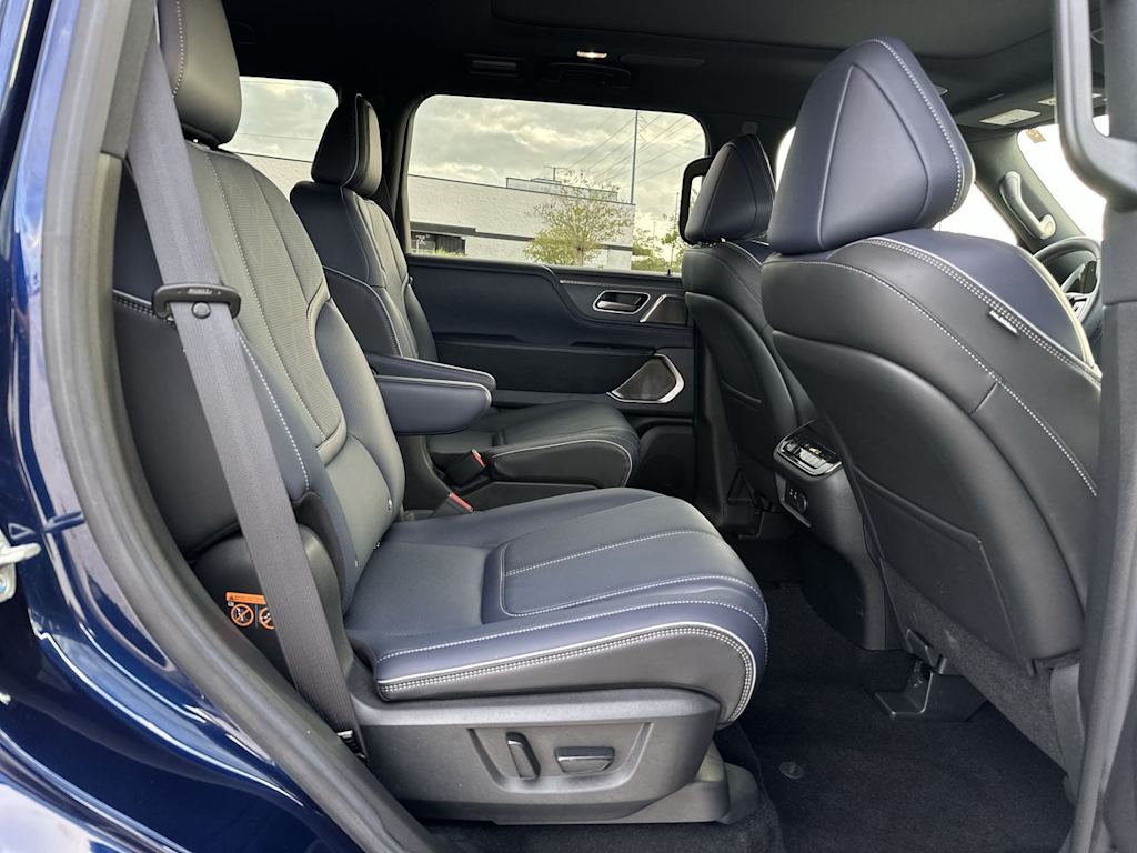 Thumbnail: 2026 INFINITI QX80 - 21