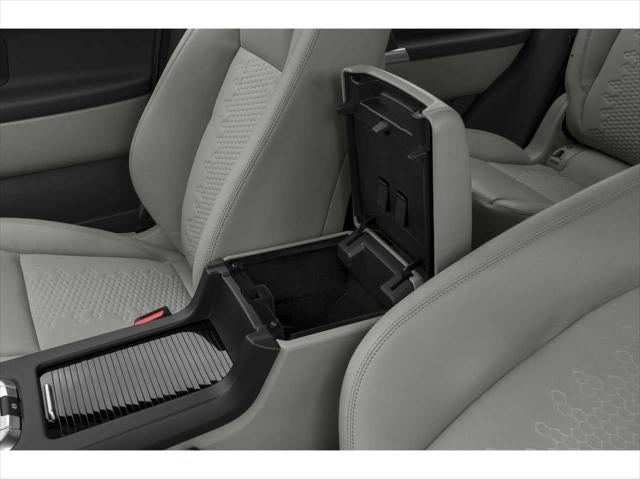 Thumbnail: 2019 Land Rover Discovery Sport - 16