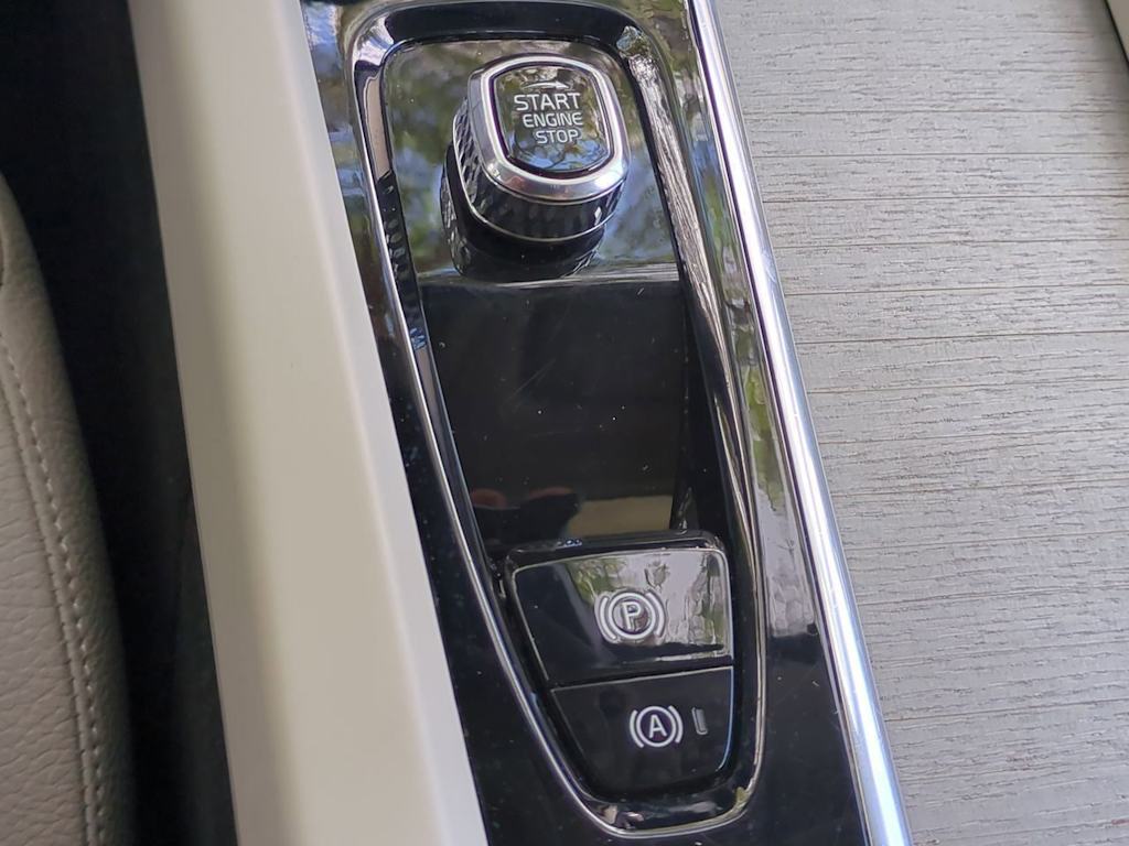 Thumbnail: 2024 Volvo XC60 - 25