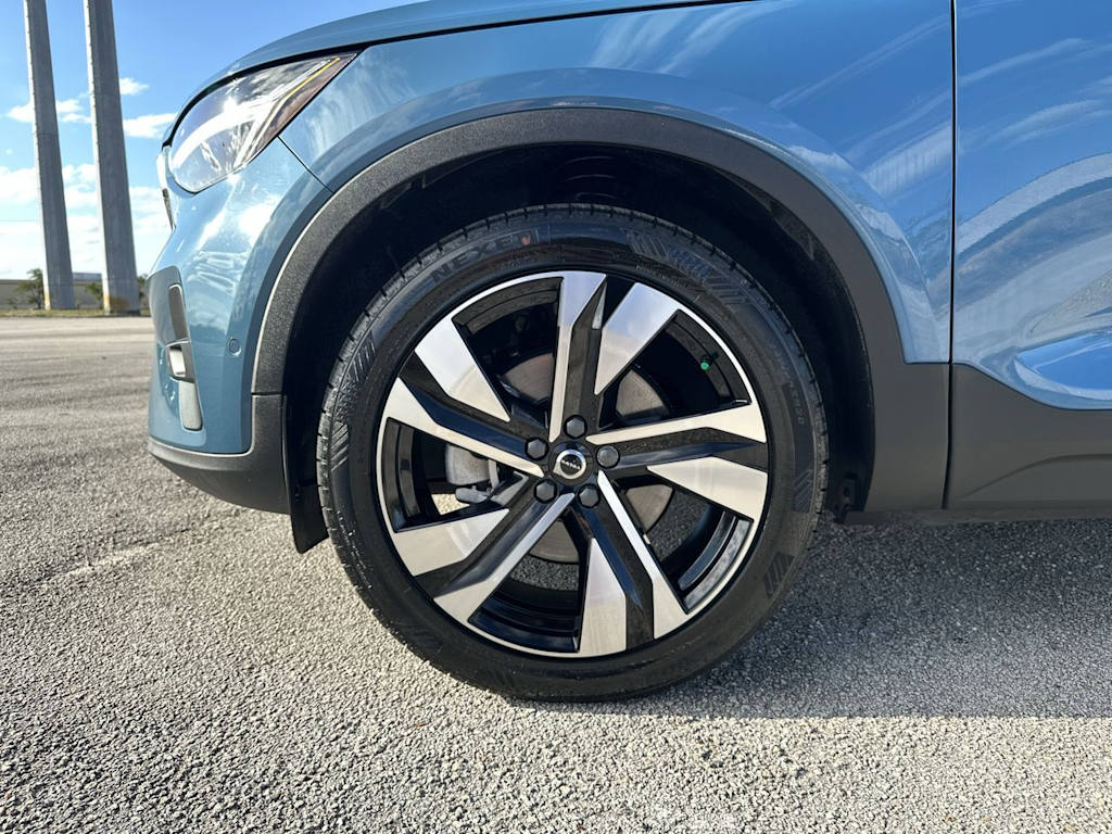 Thumbnail: 2023 Volvo XC40 - 7