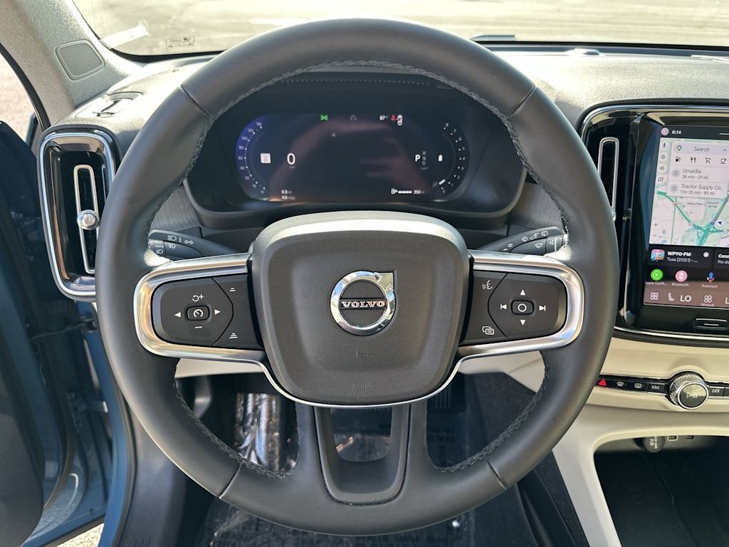 Thumbnail: 2023 Volvo XC40 - 8