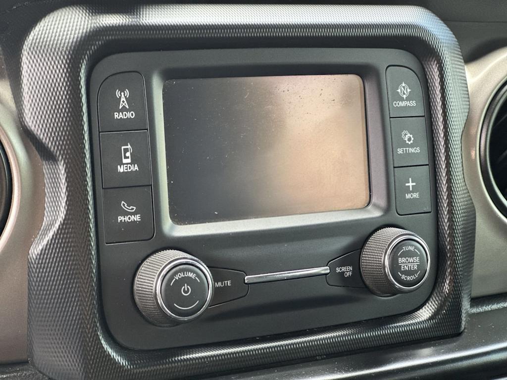 Thumbnail: 2021 Jeep Wrangler - 32