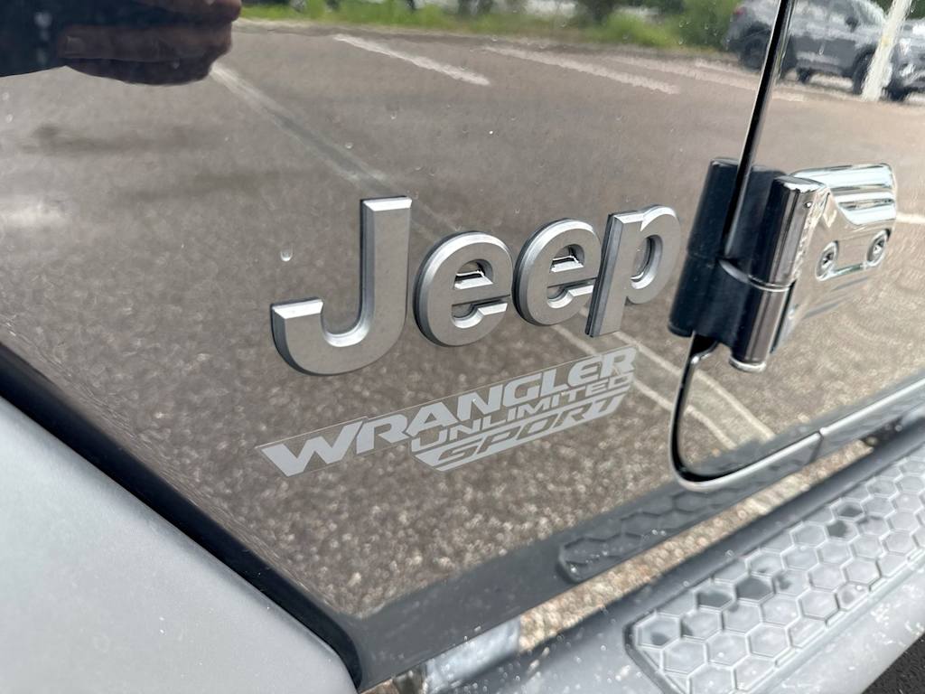 Thumbnail: 2021 Jeep Wrangler - 7