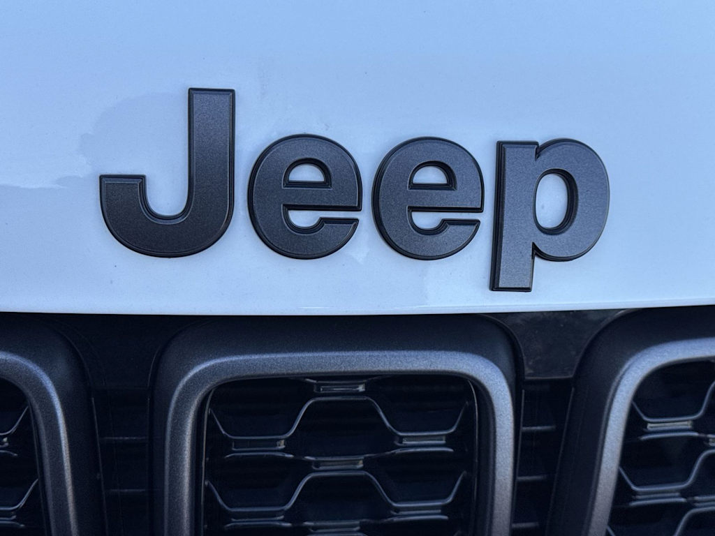 Thumbnail: 2020 Jeep Grand Cherokee - 24
