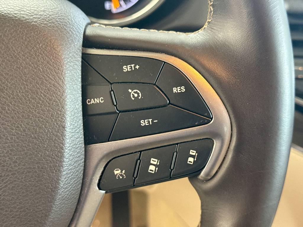 Thumbnail: 2019 Jeep Grand Cherokee - 34