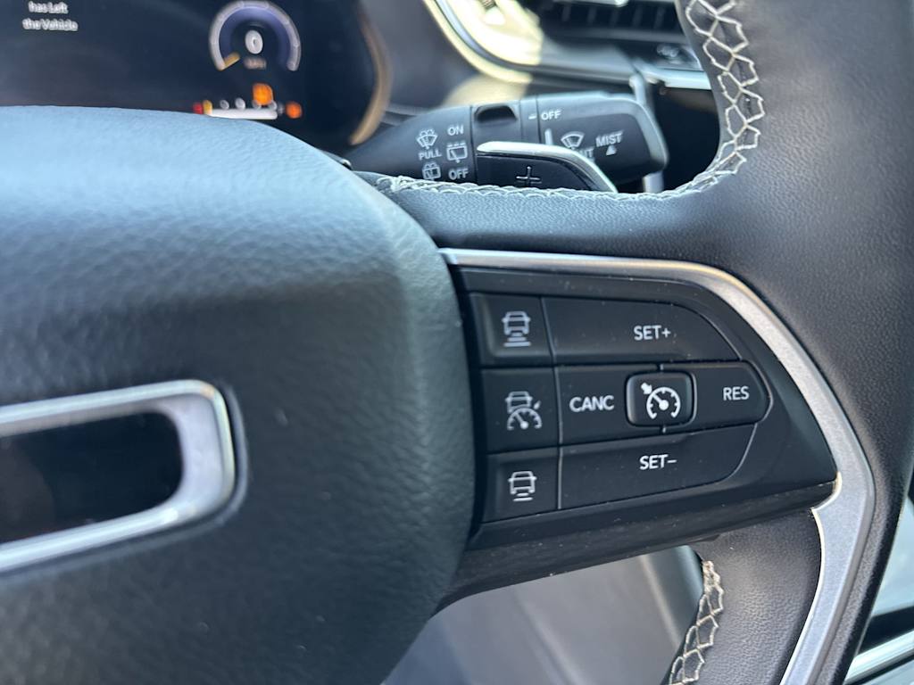 Thumbnail: 2023 Jeep Grand Cherokee - 33