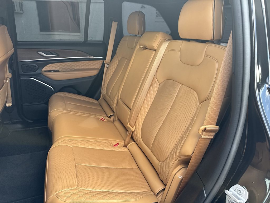 Thumbnail: 2022 Jeep Grand Cherokee - 31