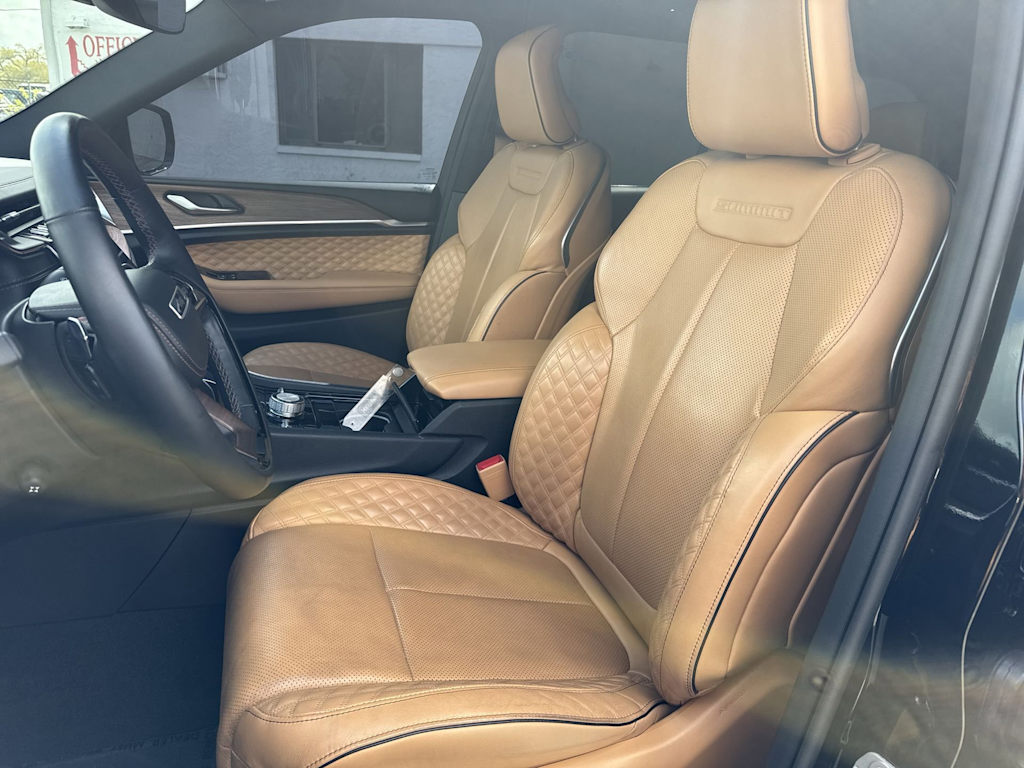 Thumbnail: 2022 Jeep Grand Cherokee - 12