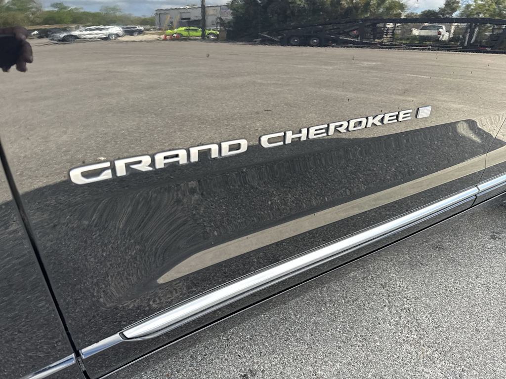 Thumbnail: 2022 Jeep Grand Cherokee - 29