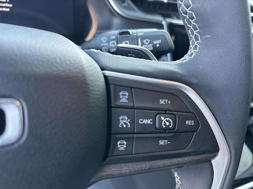 Thumbnail: 2023 Jeep Grand Cherokee L - 28