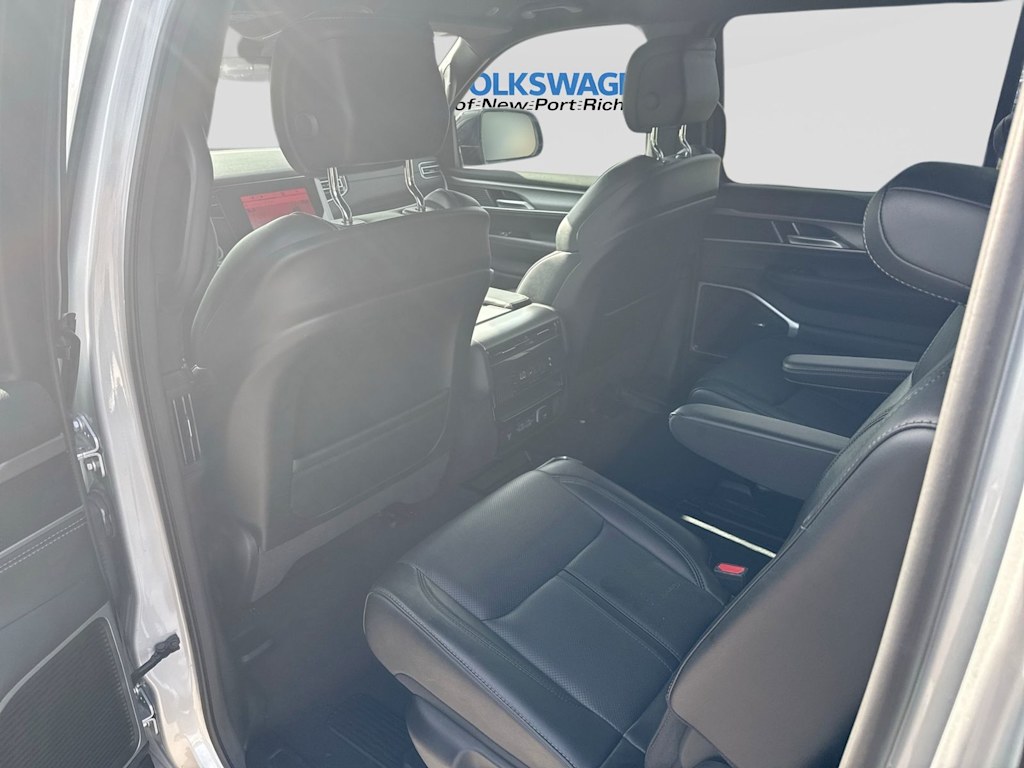 Thumbnail: 2025 Jeep Wagoneer - 10