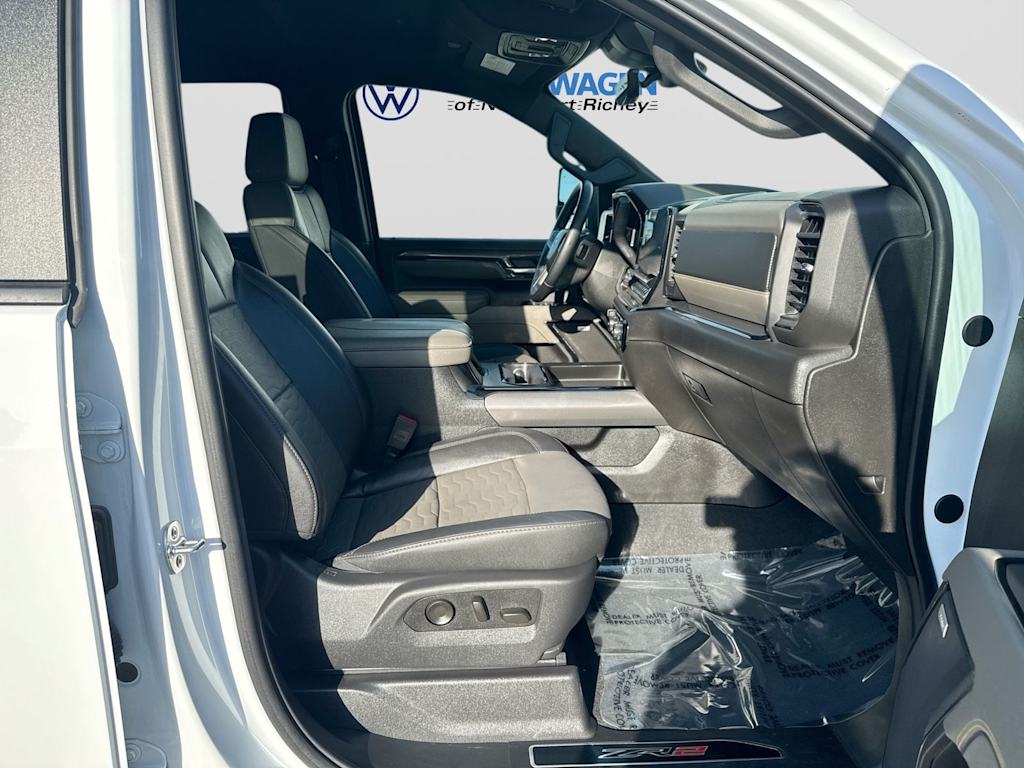 Thumbnail: 2026 Chevrolet Silverado 2500 - 32