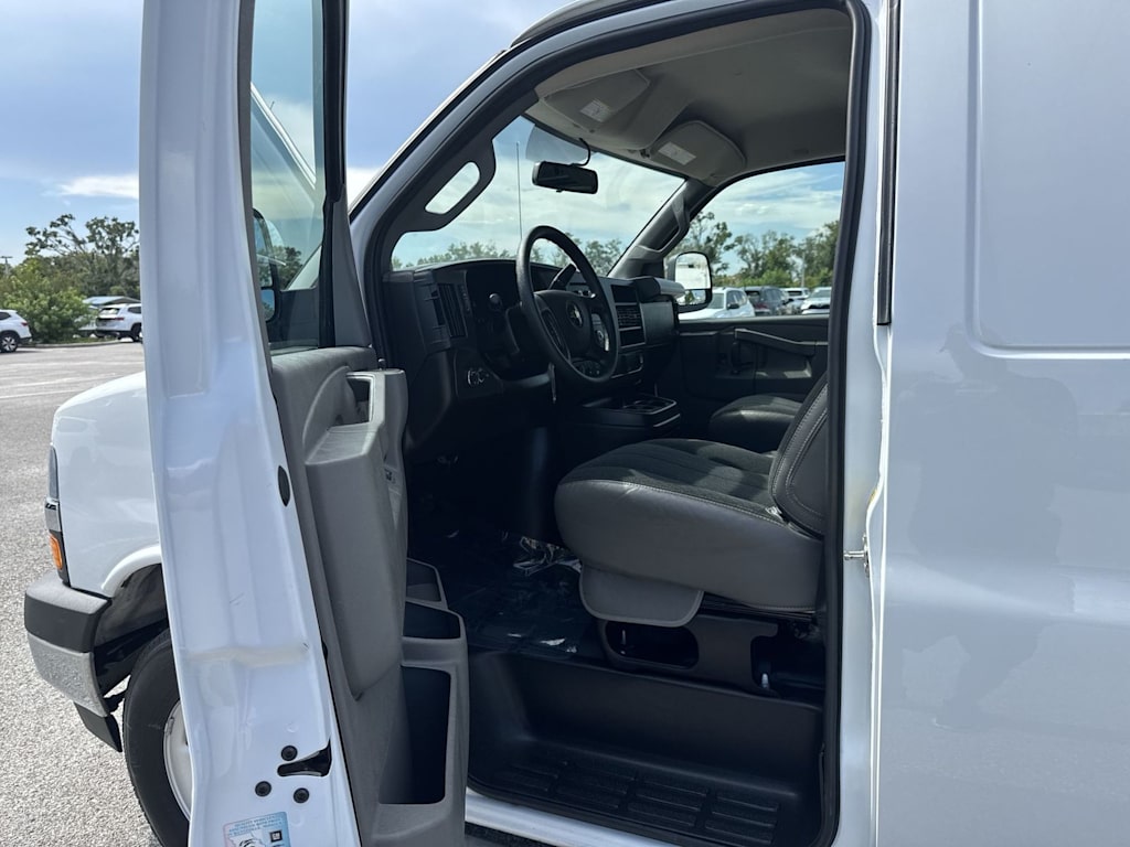 Thumbnail: 2025 Chevrolet Express - 18