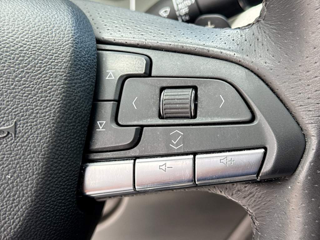 Thumbnail: 2021 Cadillac XT4 - 31