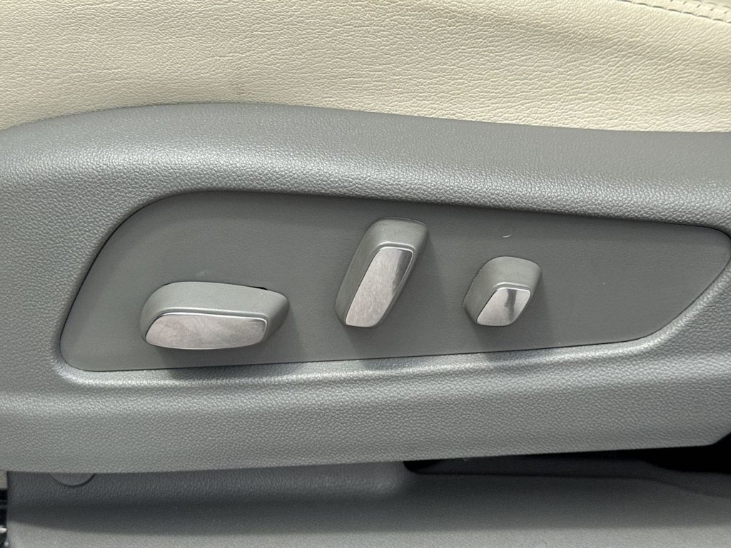 Thumbnail: 2025 Cadillac XT5 - 32