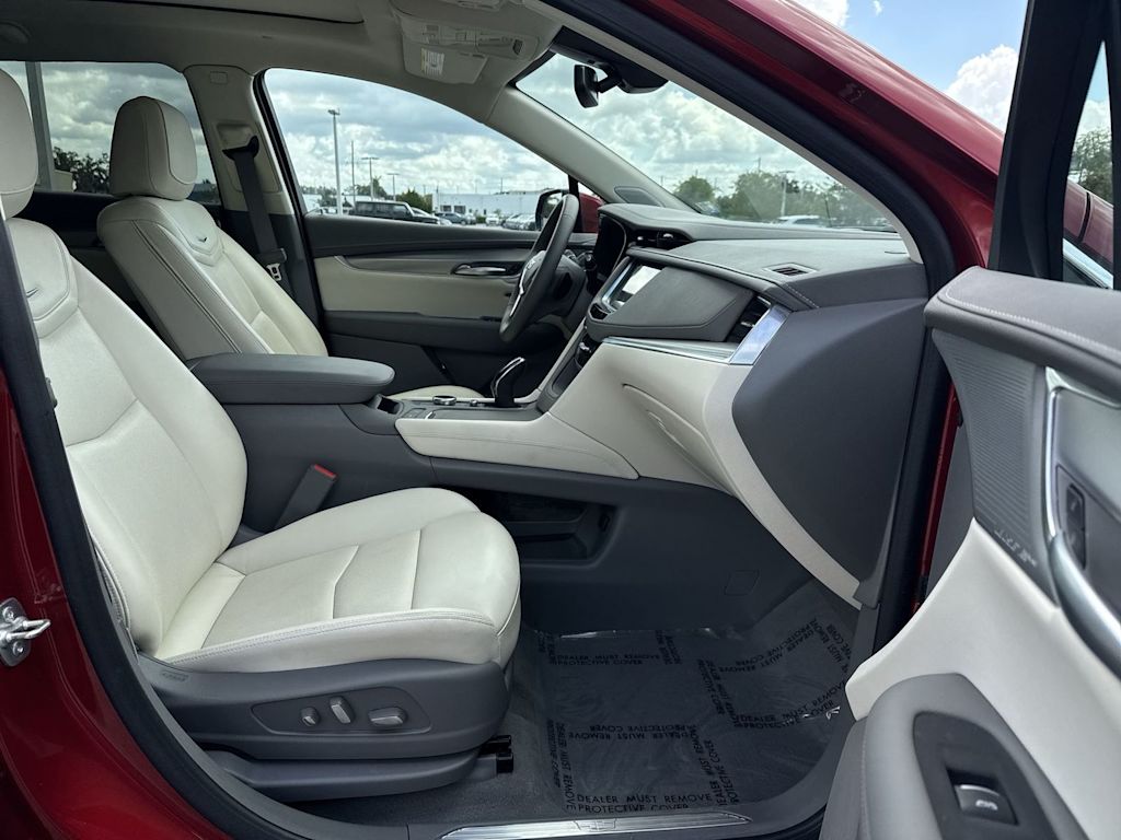 Thumbnail: 2025 Cadillac XT5 - 11