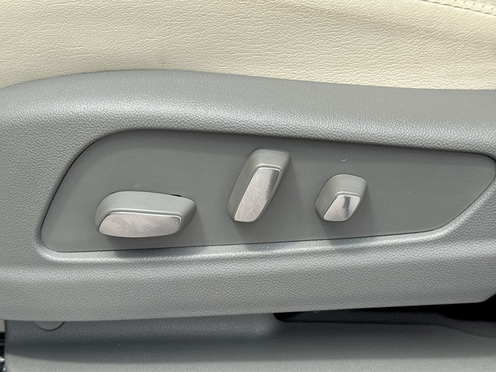 Thumbnail: 2025 Cadillac XT5 - 32