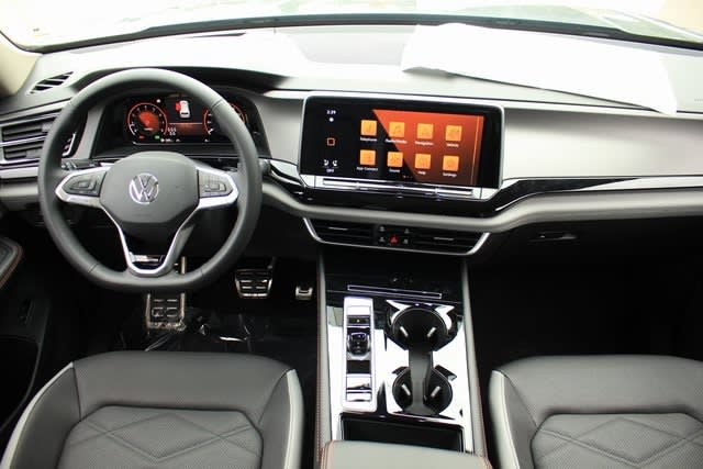 Thumbnail: 2024 Volkswagen Atlas - 3