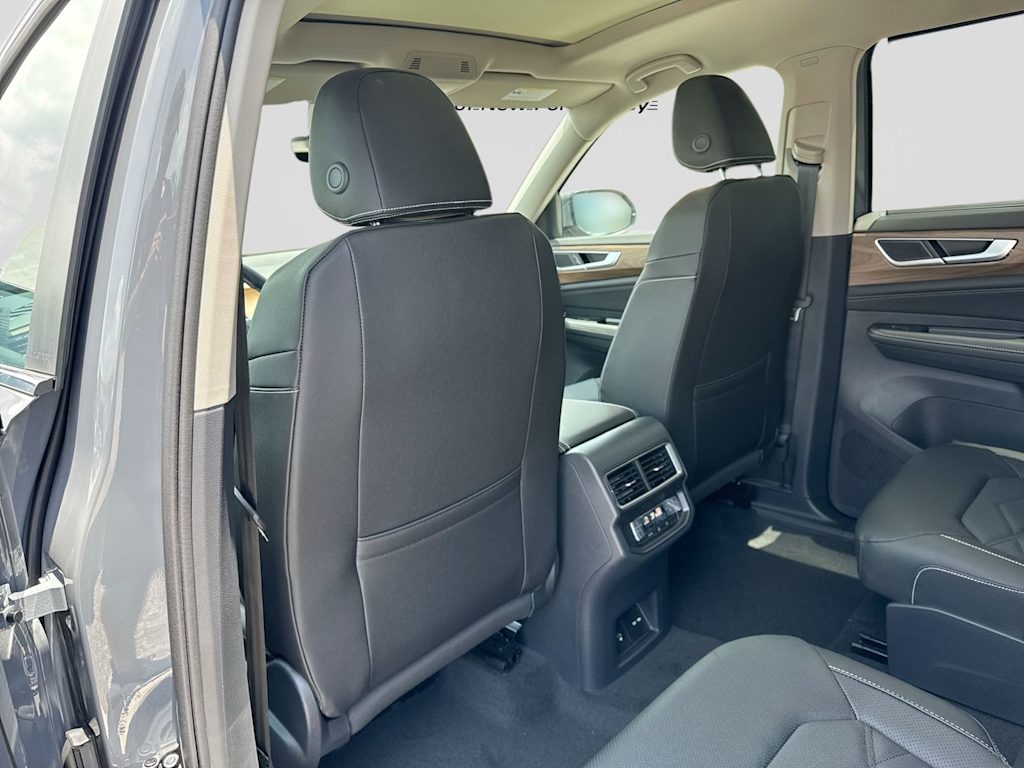 Thumbnail: 2026 Volkswagen Atlas - 12