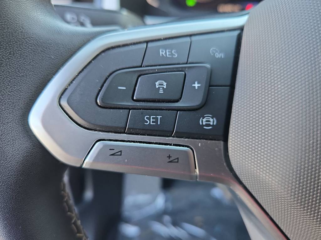 Thumbnail: 2022 Volkswagen Atlas - 32