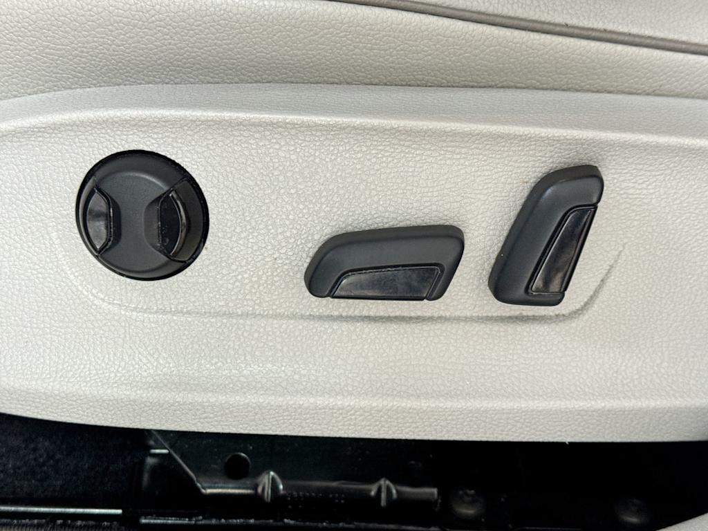 Thumbnail: 2018 Volkswagen Passat - 31