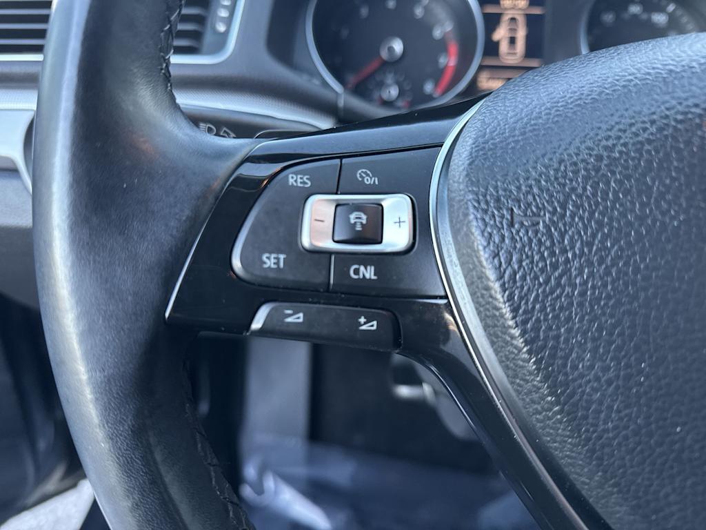 Thumbnail: 2018 Volkswagen Passat - 28